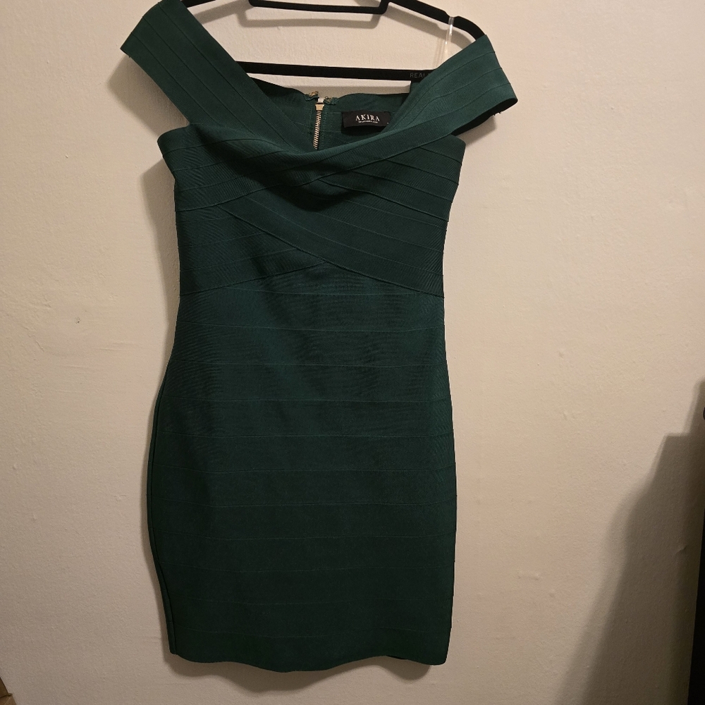 AKIRA Green Off-Shoulder Bandage Bodycon Cocktail Dress